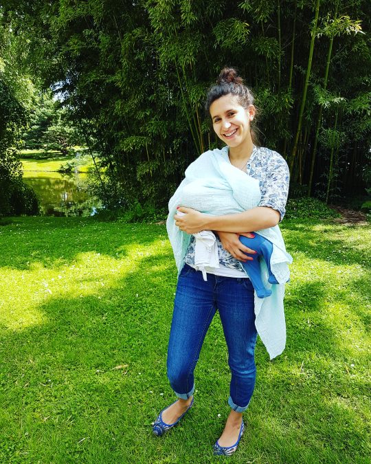 allaitement nourrisson debout